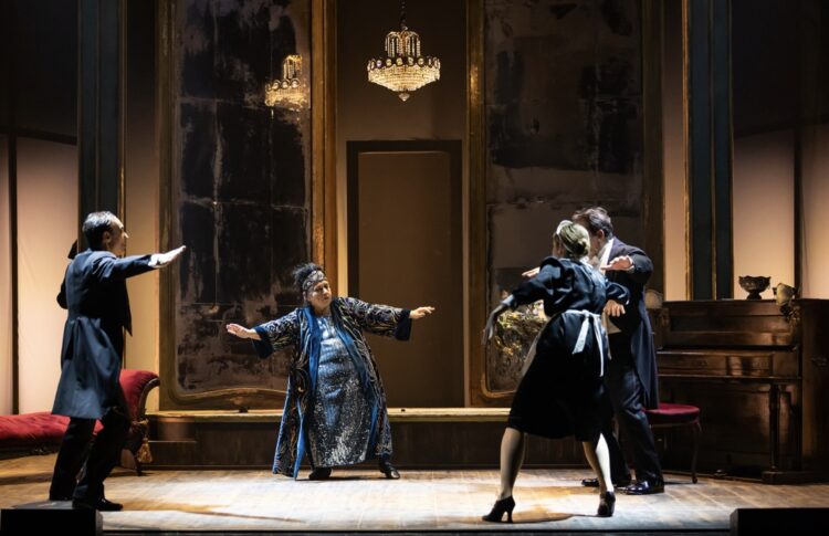 La stagione teatrale di Ragusa al via sabato sera con “Magnifica presenza” di Ozepetek