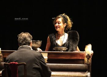 Spettacoli, la stagione del Duemila all’esordio con Magnifica presenza: applausi a scena aperta