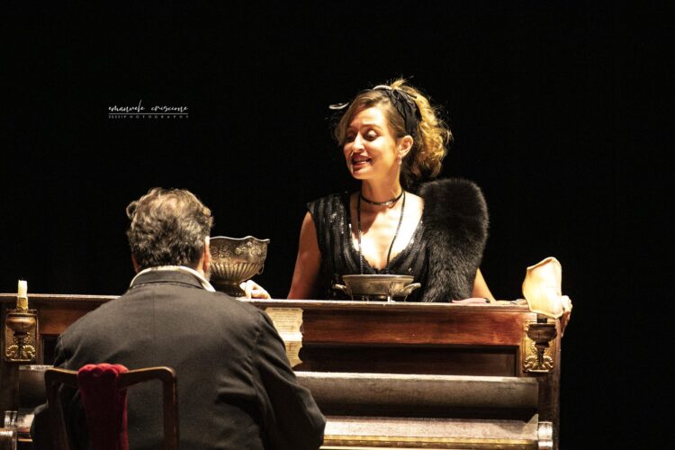 Spettacoli, la stagione del Duemila all’esordio con Magnifica presenza: applausi a scena aperta