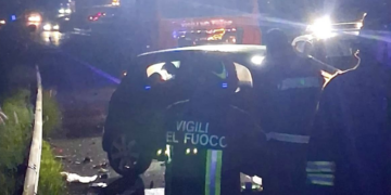 Perde il controllo dell’auto che si ribalta: muore una donna di 54 anni