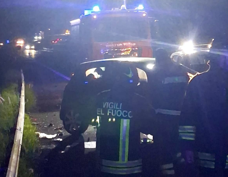 Perde il controllo dell’auto che si ribalta: muore una donna di 54 anni