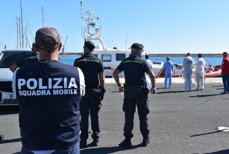 Pozzallo, arrestati tre scafisti egiziani