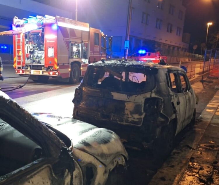 Clamoroso a Modica, incendiate alcune auto della Guardia di Finanza