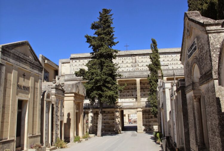 Modica, messi in sicurezza gli antichi loculi della Società operaia di mutuo soccorso