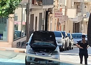 Comiso, auto in fiamme in via Generale Amato
