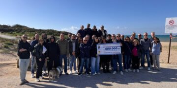 Scoglitti e ponte di Cammarana, flash mob di Fratelli d’Italia: “Rischiamo di perdere i fondi”