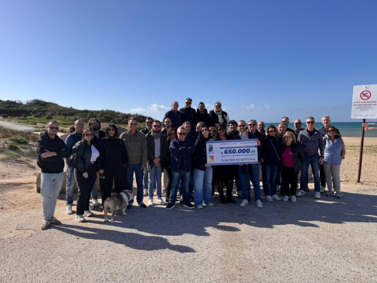 Scoglitti e ponte di Cammarana, flash mob di Fratelli d’Italia: “Rischiamo di perdere i fondi”