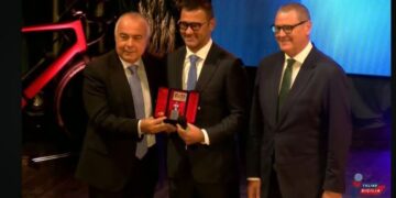 Volley Modica, il dg Luca Leocata insignito del premio “Castagna d’argento”