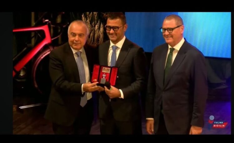 Volley Modica, il dg Luca Leocata insignito del premio “Castagna d’argento”