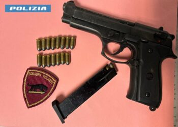 Vittoria, con la pistola sotto casa della ex: evitato un femminicidio