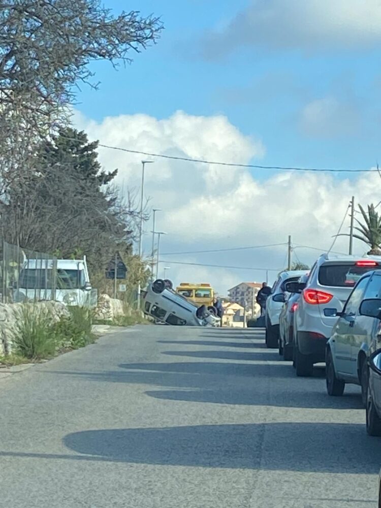 Brutto incidente a Modica, il traffico ha subito notevoli rallentamenti