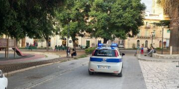 Scicli, investe pedone e scappa: individuato e denunciato