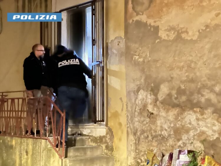 Due bangladesi cercavano un lavoro, sono finiti in una prigione torturati da 4 connazionali