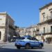 Modica, prende a calci e a pugni gli agenti che lo stavano controllando