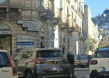 Scicli, pedone investito da un’auto in centro storico