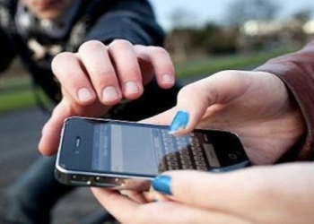 Vittoria, aggrediscono e rubano lo smartphone a un ragazzino di 10 anni