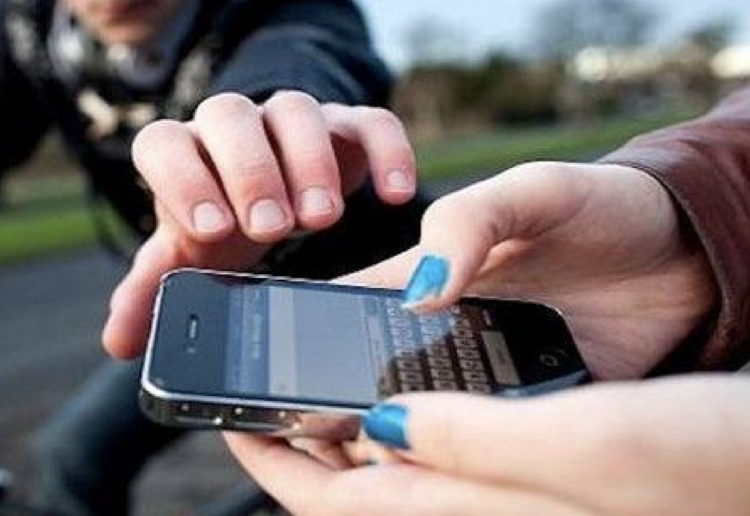 Vittoria, aggrediscono e rubano lo smartphone a un ragazzino di 10 anni