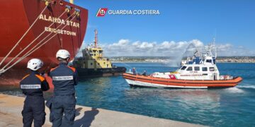 Incendio a bordo di un mercantile al porto di Pozzallo, ma era un’esercitazione