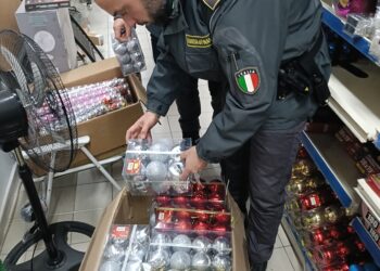Sequestrati oltre 13mila prodotti non sicuri a tema natalizio