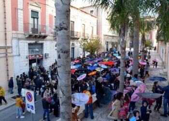 Santa Lucia a Comiso, domani il tradizionale lancio delle noccioline