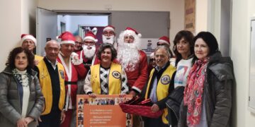 Libri donati ai bambini in ospedale a Ragusa, riuscito il service di Lions e Rotary con l’associazione Nati per leggere