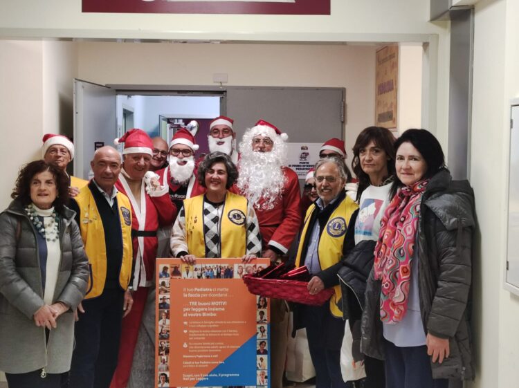 Libri donati ai bambini in ospedale a Ragusa, riuscito il service di Lions e Rotary con l’associazione Nati per leggere