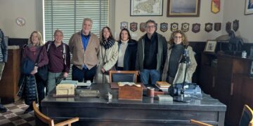 Scicli, la primogenita di Andrea Camilleri in visita nella stanza del commissario Montalbano