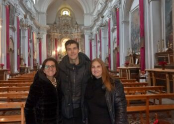 Roberto Bolle si riscopre turista tra i vicoli barocchi di Modica