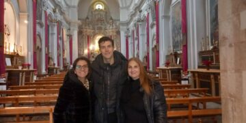 Roberto Bolle si riscopre turista tra i vicoli barocchi di Modica