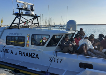 Sbarco di migranti a Pozzallo, arrivano in 46: due in ospedale