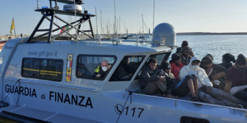 Sbarco di migranti a Pozzallo, arrivano in 46: due in ospedale