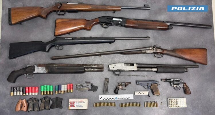 Scicli, nell’officina un arsenale di armi e munizioni: preso un 41enne