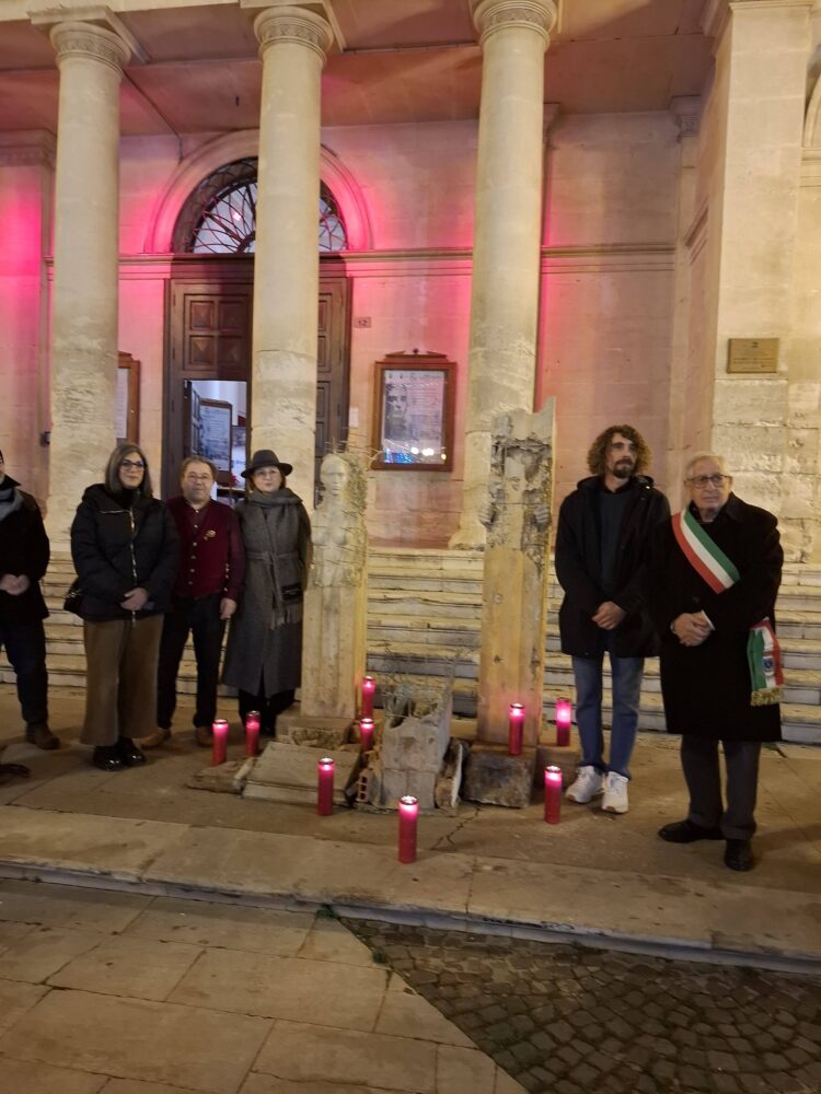 Le sculture di Cimbali inaugurate in piazza del Popolo a Vittoria
