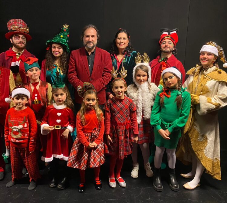 I piccoli della compagnia Godot festeggiano i Natali di tutto il mondo