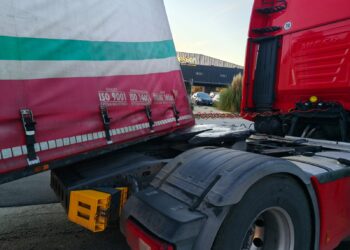 Modica, semirimorchio si stacca sul ponte: tragedia evitata