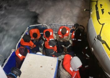 Pozzallo, sbarcati 48 migranti. Ci sono bambini piccoli