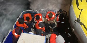Pozzallo, sbarcati 48 migranti. Ci sono bambini piccoli