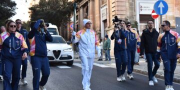 Ragusa abbraccia con entusiasmo il passaggio della fiaccola olimpica