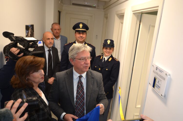 Commissariato Ps di Modica, inaugurata la “stanza tutta per sè”