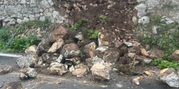 Crolla muro di contenimento sulla Comiso-Ragusa