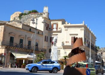 Modica, la Questura ha diffuso il comunicato sul ferimento del 50enne da parte della convivente ex pugile marocchina