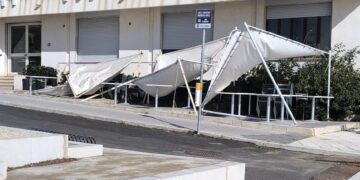 Marina di Modica, il vento fa altri danni