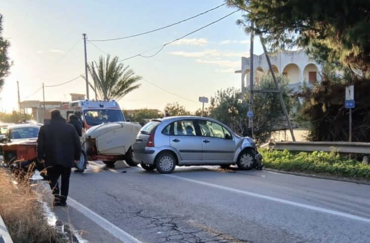 Donnalucata-Marina di Ragusa, scontro tra un’auto e un trattore: ci sono feriti