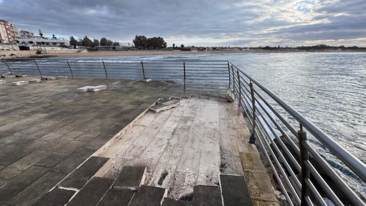 Moletto distrutto dalle mareggiate a Marina di Modica: e adesso?