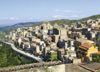 Monterosso ancora isolata, la rete mobile Tim è fuori uso da dieci giorni e il Comune presenta esposto all’Agcom