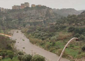 Scicli, il livello del torrente si alza. Danni in serie sul territorio comunale