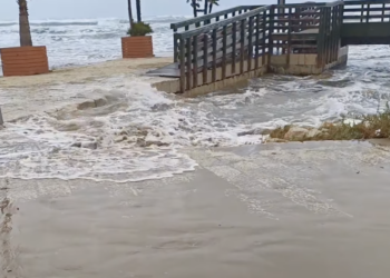 Il mare continua a ingrossarsi, a Pozzallo situazione critica