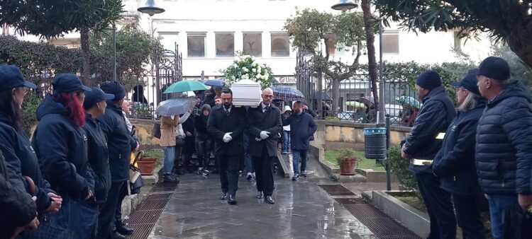 Ragusa, celebrati in cattedrale i funerali di Flavio Dimartino: momenti di grande commozione
