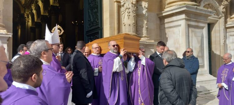 Ragusa, l’ultimo saluto a padre Emanuele Lacognata