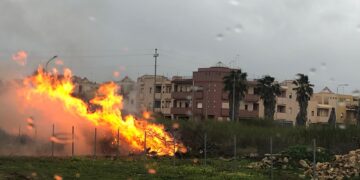 Vittoria, terreno in fiamme nonostante piogge e maltempo